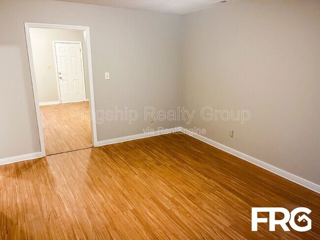 Foto del edificio - 214 Connie Cir