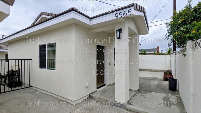Building Photo - 9565 Mansor Ave