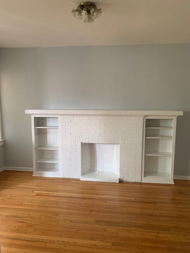 Building Photo - 2641 W Ainslie St