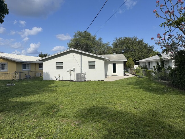 Building Photo - 618 SW 5th Ave