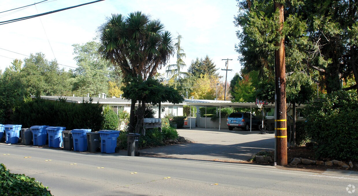 Foto del edificio - 192 Brush Creek Rd