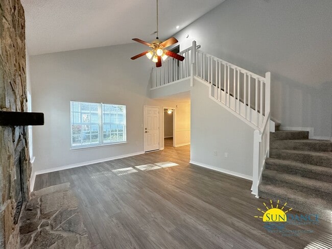 Building Photo - Lovely 3 Bedroom Townhouse in Fort Walton