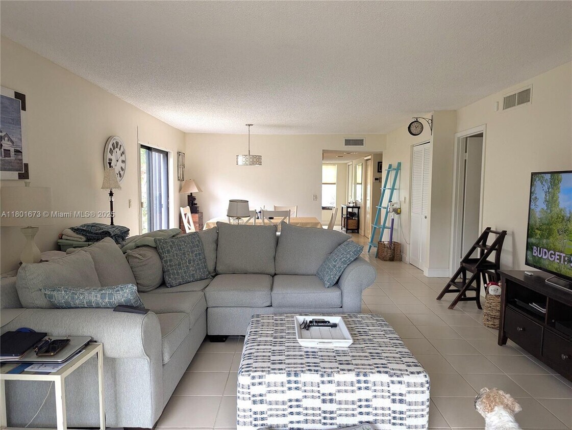 Foto principal - 413 Lakeview Dr