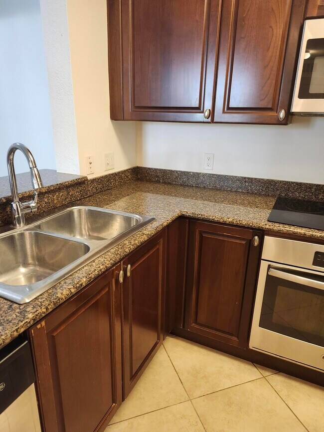 Foto del edificio - 1660 Renaissance Commons Blvd