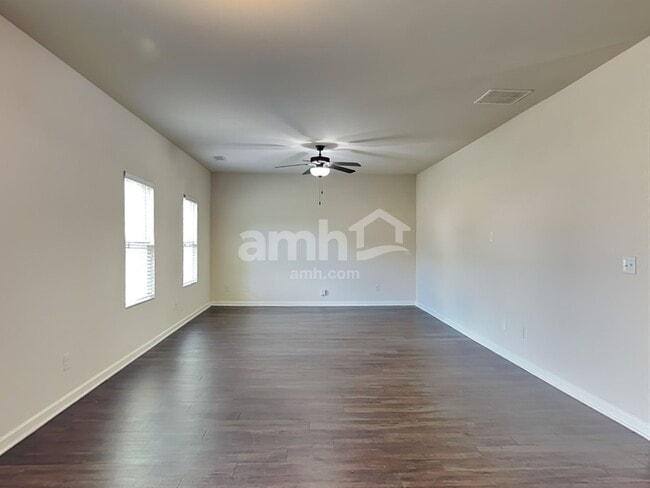 Building Photo - 4104 Dale Dr SE