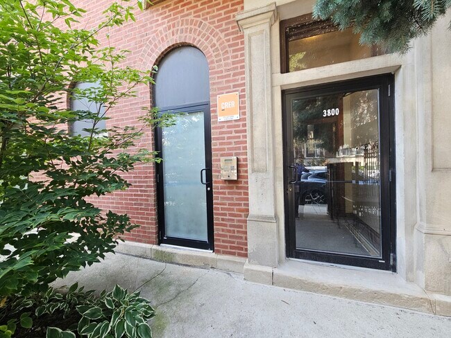 Foto del edificio - 3800 N Wilton Ave
