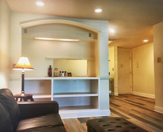 Sala principal - 1050 N Lafayette St