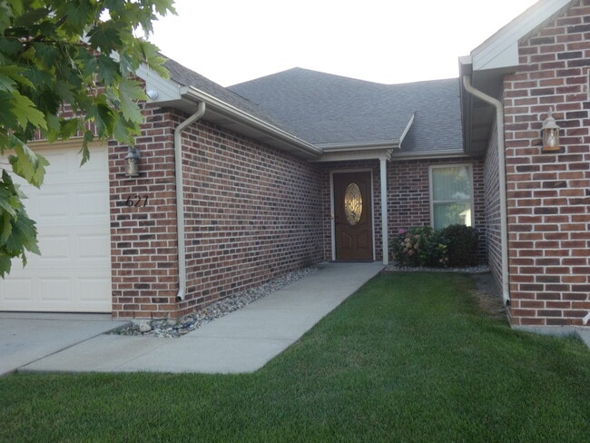 Building Photo - 627 N Edgemere Dr