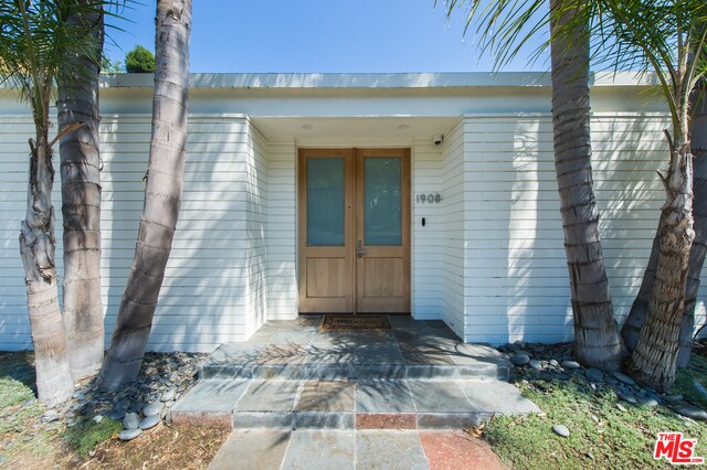 Building Photo - 1908 N Beverly Dr
