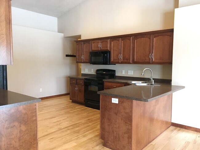 Building Photo - 2203 Hillington Dr