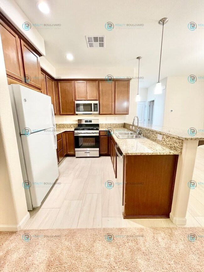 Building Photo - Half Month Free!!! Modern Comfort and Conv...