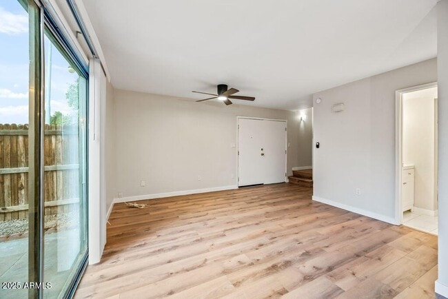 Foto del edificio - 5911 W Golden Ln