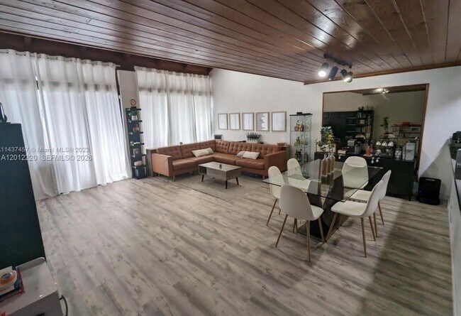 Foto del edificio - 11203 NW 15th St