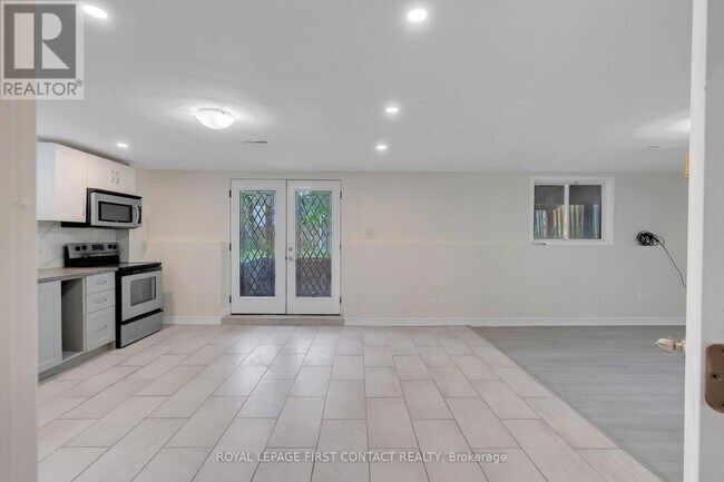 Photo du bâtiment - 16 Waddington Crescent