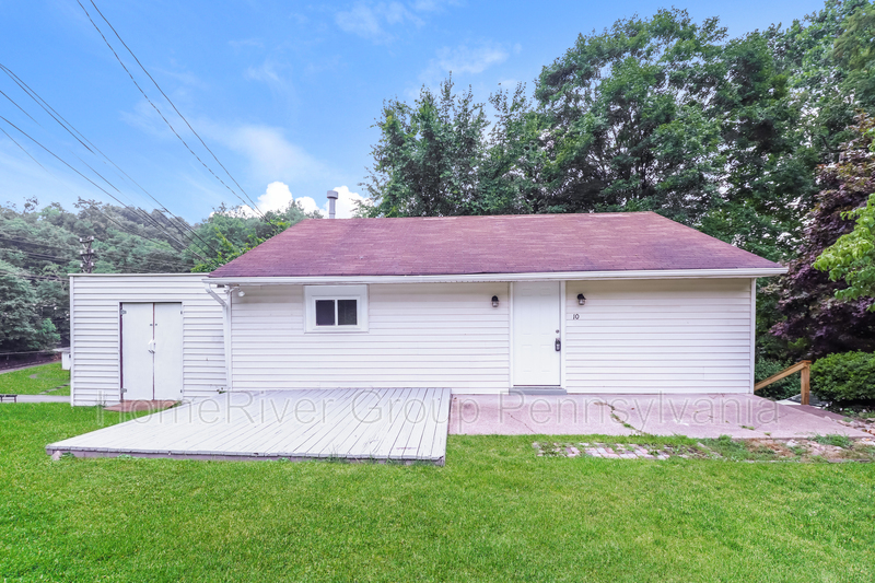 Primary Photo - 10 Hollow Dr