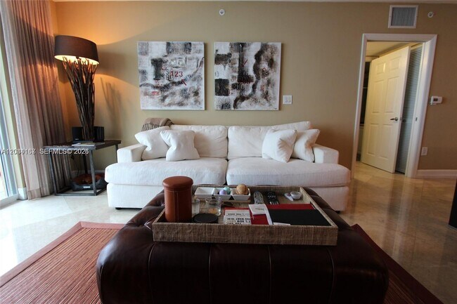 Foto del edificio - 1155 Brickell Bay Dr