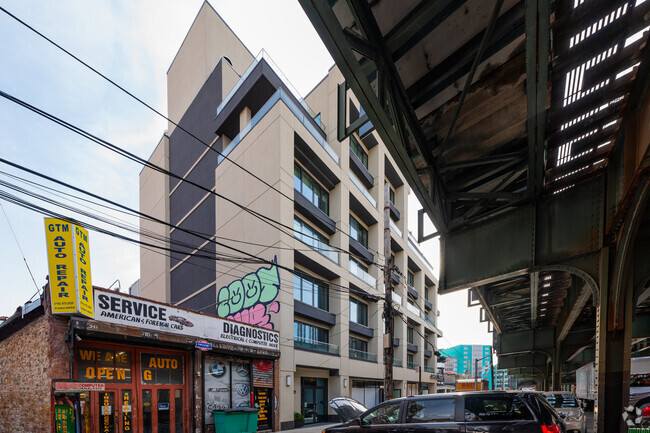 Building Photo - Line LIC