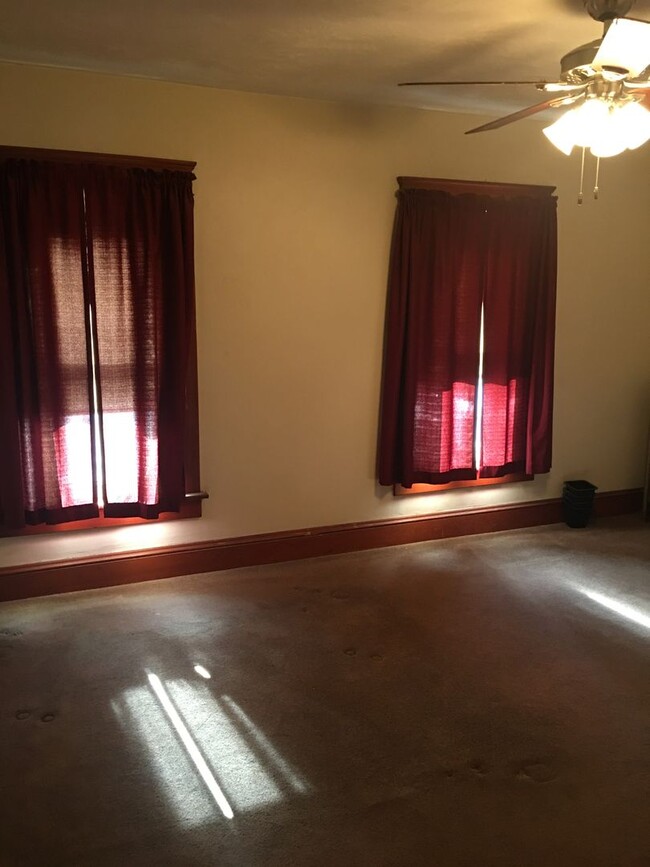 Building Photo - 3 Bedroom House - 728 Baltimore St.
