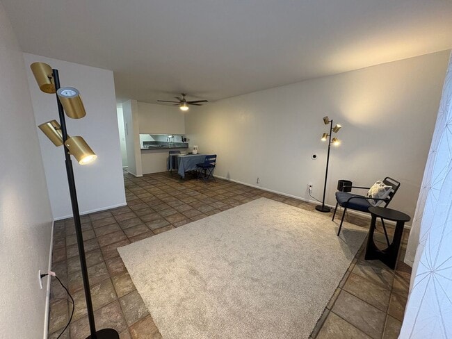 Pet friendly! 2 bedrooms, 1.5 bath, 1 park... - Pet friendly! 2 bedrooms, 1.5 bath, 1 park... House