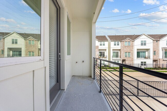 Foto del edificio - 6317 Brighton Oaks Ln