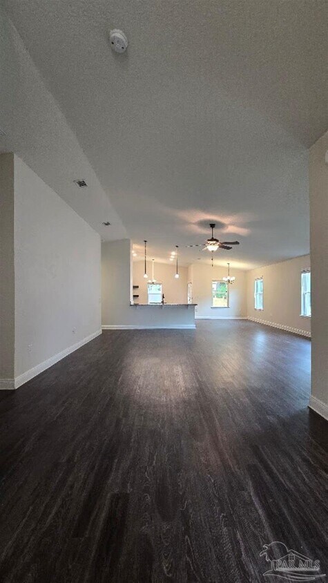 Building Photo - 5157 Peach Dr