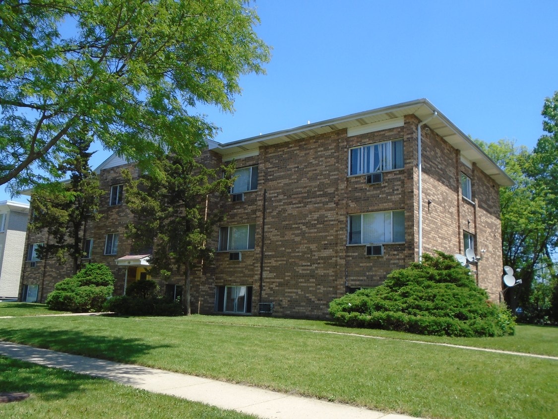 Building Photo - 69 Surrey Dr