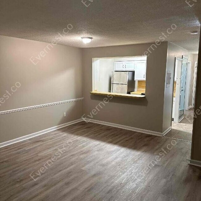 Building Photo - 646 Valley Crest Dr