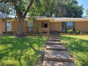 Building Photo - 2001 Country Club Dr