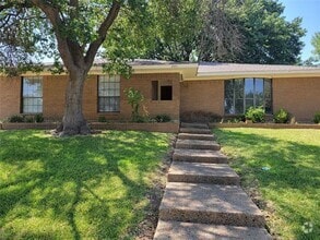 Building Photo - 2001 Country Club Dr