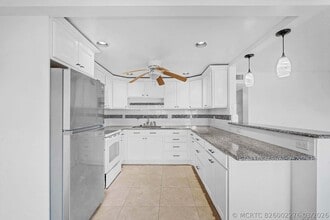Building Photo - 2049 Hythe A