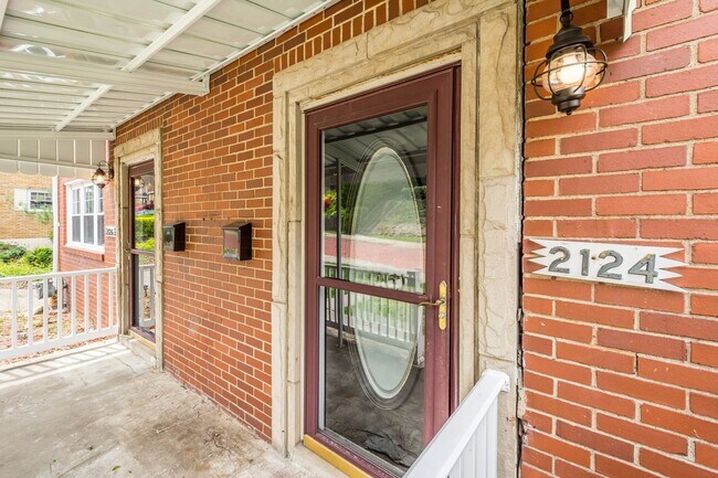 Building Photo - AVAILABLE JUNE 1ST! Fully UPDATED 3-bedroom townhouse in Overbrook!