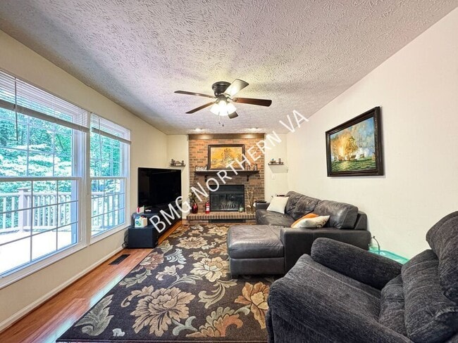 Photo - 3821 Jocelyn Dr House