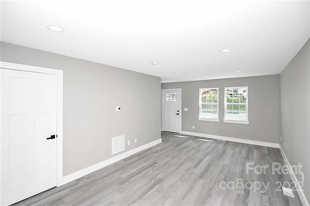 Building Photo - 1583 S Aspen St