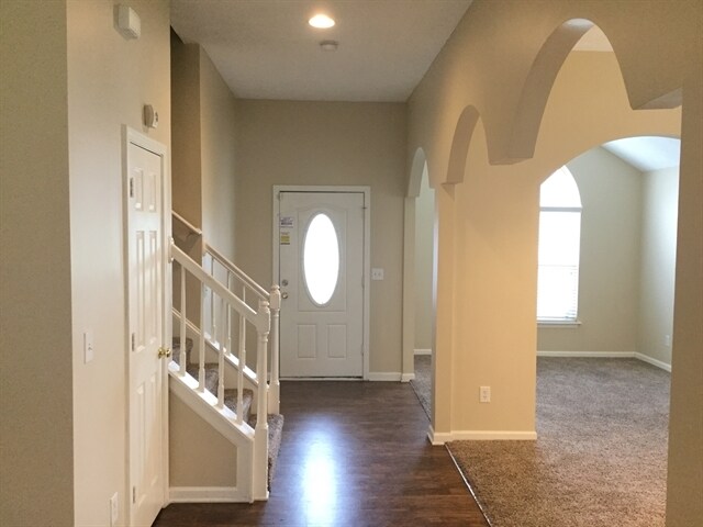 Building Photo - 2521 Fairstone Avenue
