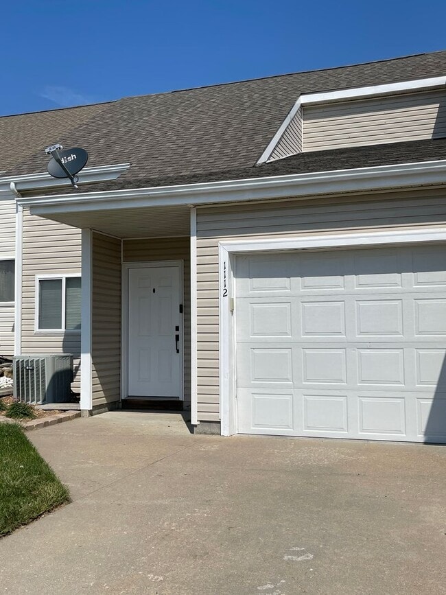 Building Photo - 1112 Newfoundland Dr