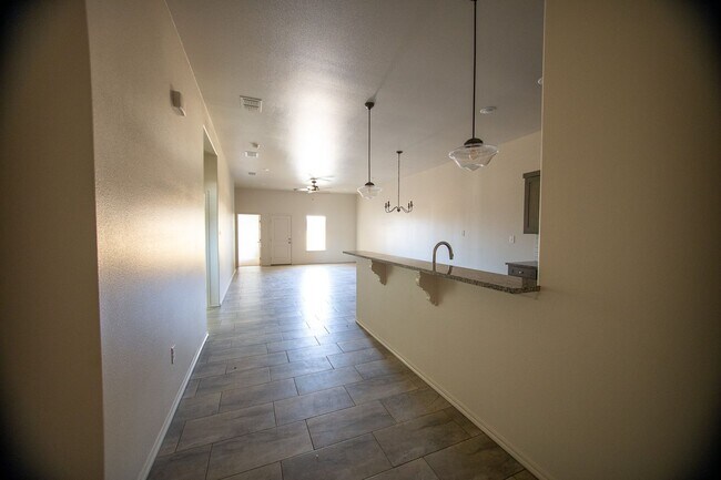 Building Photo - Amazing 3 Bedroom Townhome With 2 Car Garage