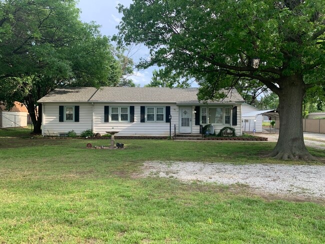 House front - 1115 E MacArthur Rd