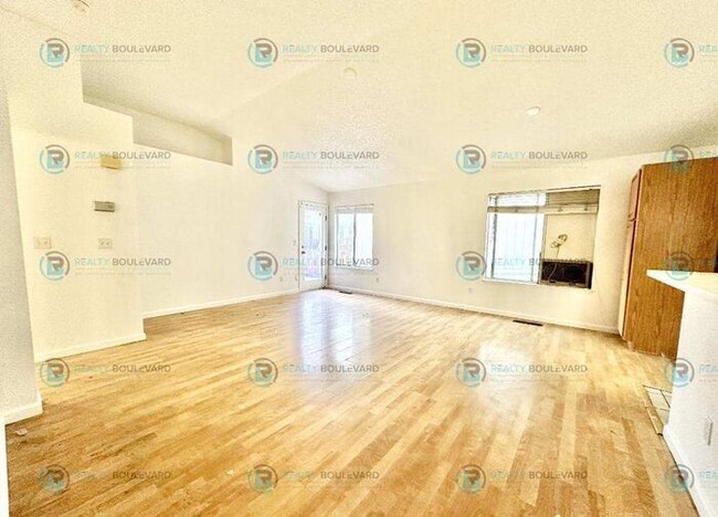 Foto del edificio - Move-in Special: 1/2 month free!!! Come se...