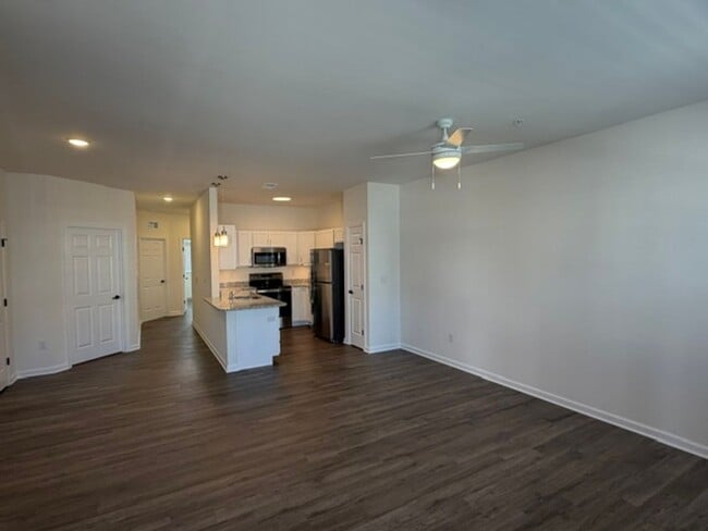 Building Photo - 2102 Emden Ln