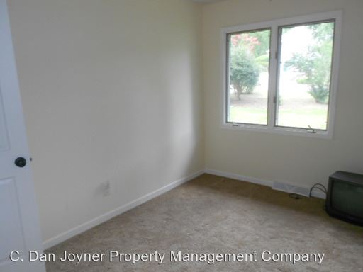 Building Photo - 1 Pebble Creek Ct