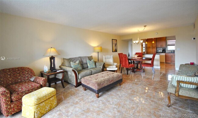 Foto del edificio - 7850  Byron Ave 207 Miami Beach Fl 33141