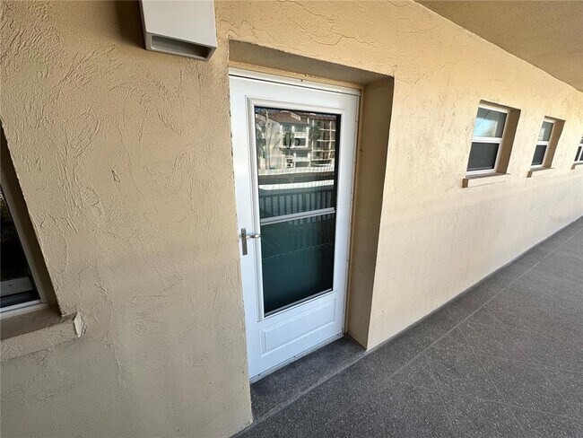Foto del edificio - 1300 N Portofino Dr