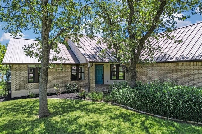 Building Photo - 106 Agarita Dr