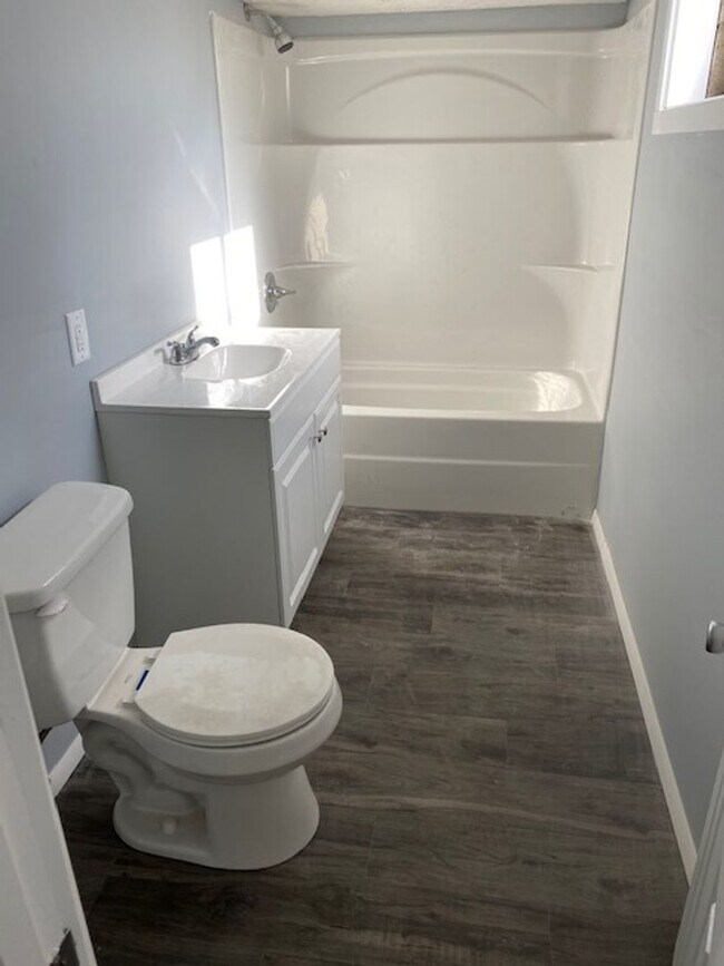 Foto del edificio - Charming 5 BD/3 BA down the street from Kelley and Luddy!