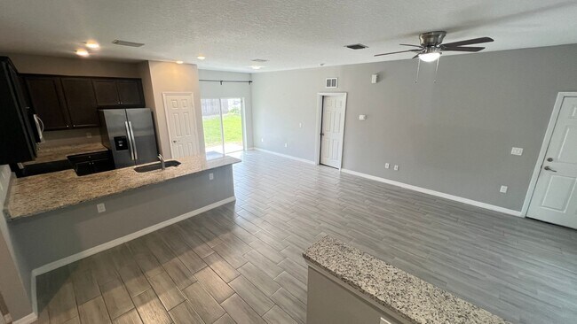 Foto del edificio - AWESOME 3 BD/2BA Home in Beautiful Palm Bay!!