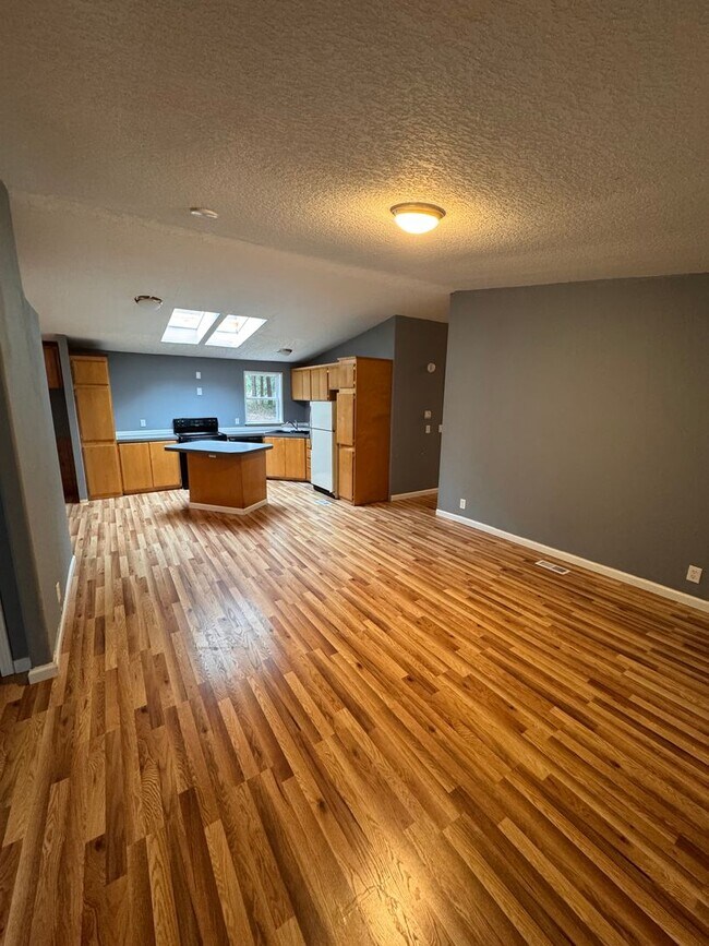 Foto del edificio - 4 BR/2 BA Rural Retreat Near Battle Ground with Master Suite & Large Yard