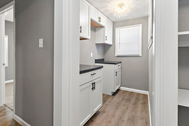 Building Photo - 3 Bedroom 1.5 Bath single Family