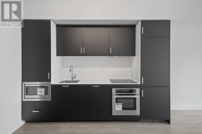 Building Photo - 88 Queen St E