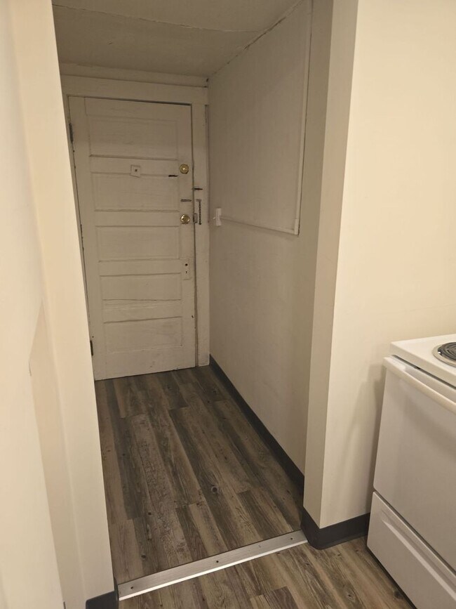 Building Photo - 1 Bed - 1 Bath - Walk to Ball State!