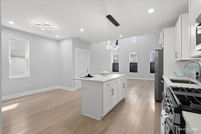 Foto del edificio - 1120 W 19th Pl